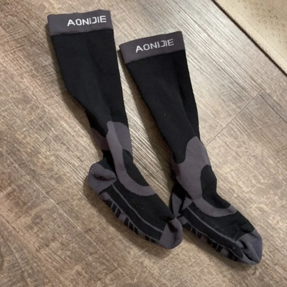 AONIJIE COMPRESSION RUNNING SOCKS